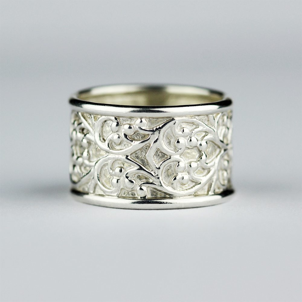 Baroque Ring with Floral Pattern