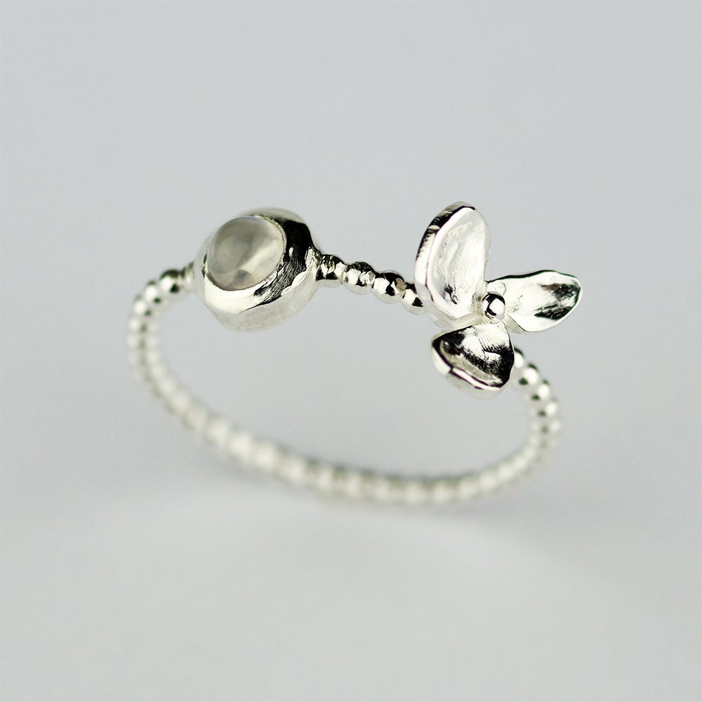 Pearlwire Ring with Flower and Moonstone